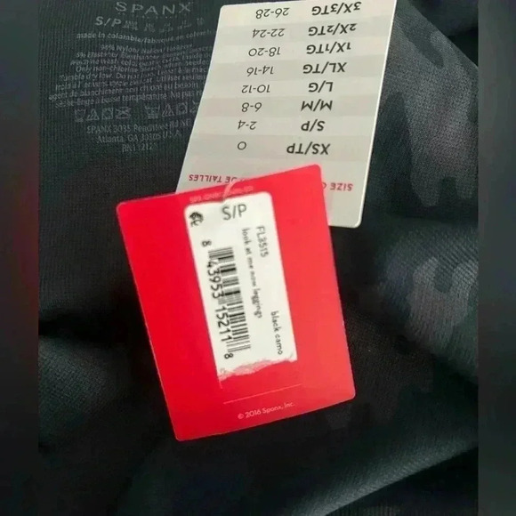 Spanx Look At Me Now Black Camo Seamless Leggings Women's Size S - Picture 6 of 6